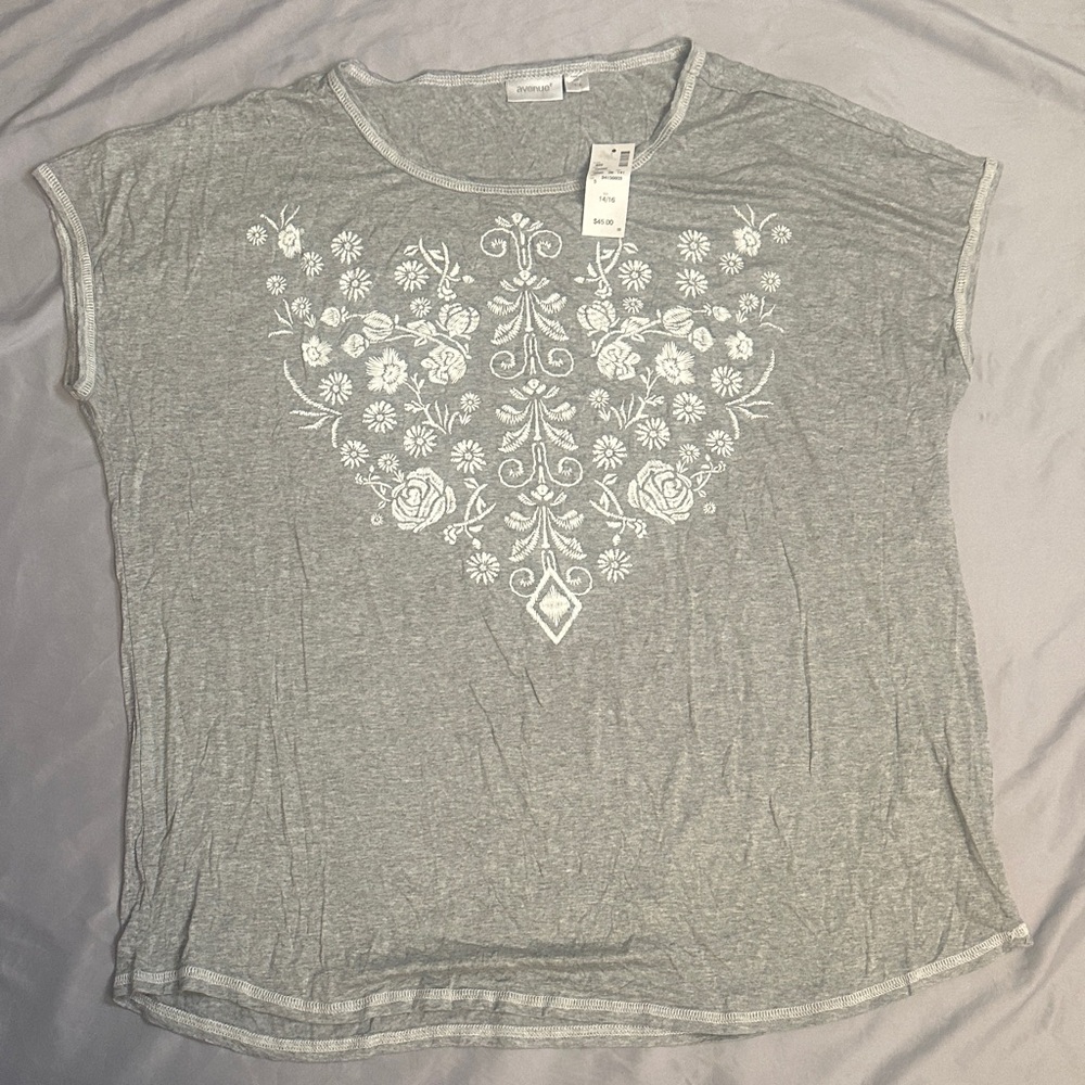 Avenue Light Gray Tee with White Floral Embroidery